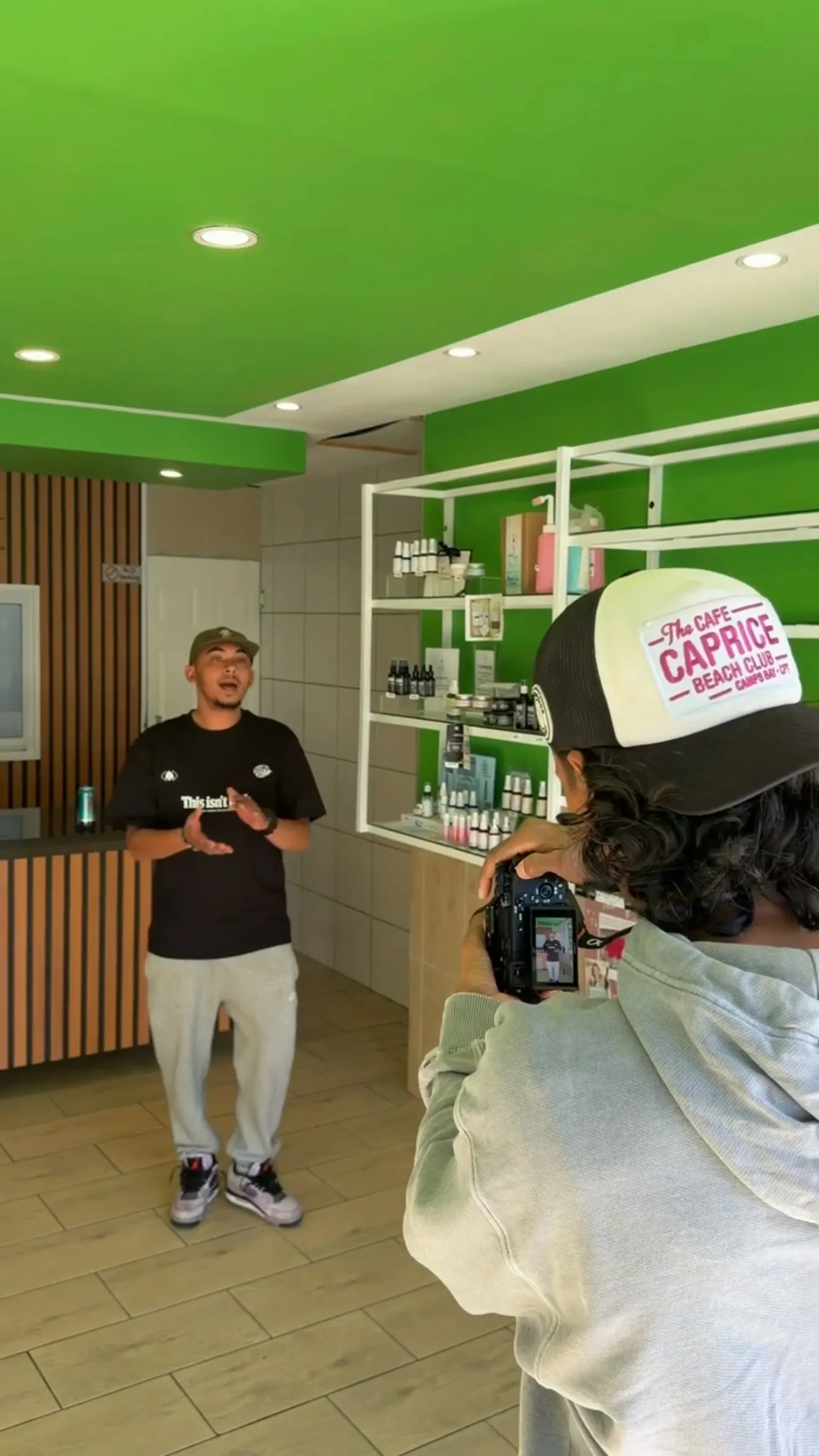 Lefklik shooting product content in store